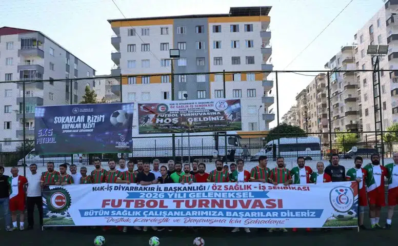 Diyarbakır'da sağlık çalışanları sahaya çıktı: Dayanışma turnuvası başladı