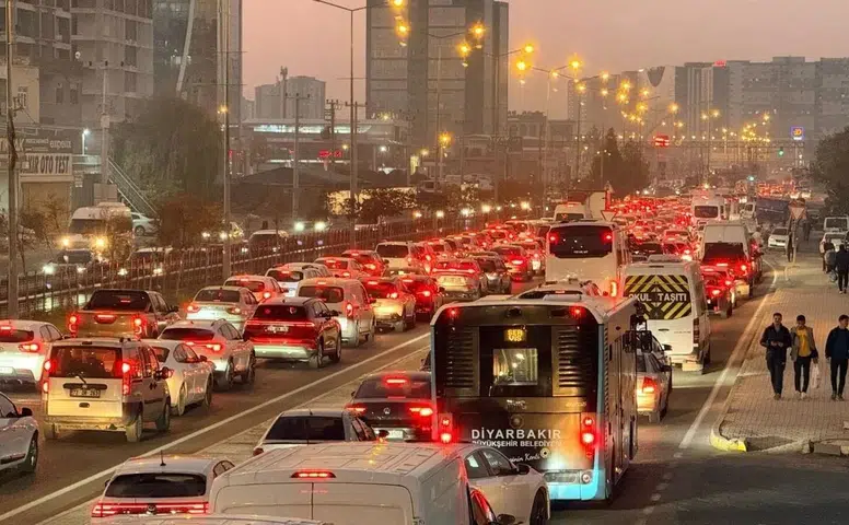Diyarbakır'da sayı her ay biner biner artıyor: Yollarda keşmekeş büyüyor