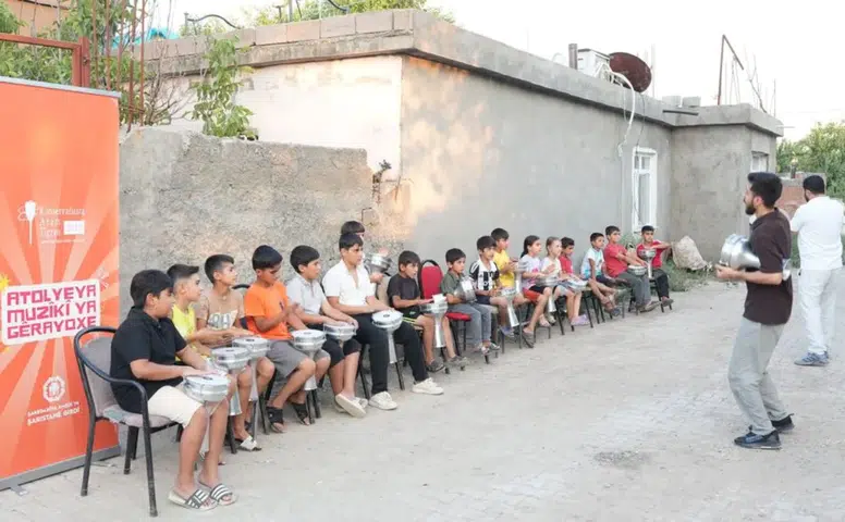 Diyarbakır'da ritim çubuklarından resim fırçalarına uzanan etkinlik: Çocuklar sevindi