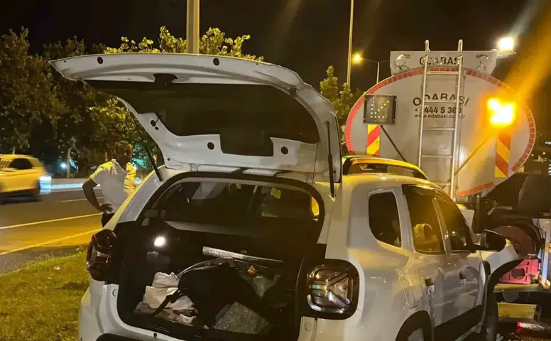 Diyarbakır Çınar'da dikkatsizlik faciaya dönüştü Sulama aracına çarpan otomobilde 3 yaralı