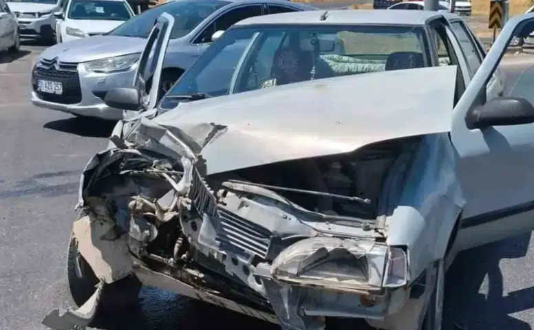 Diyarbakır'ın Çınar ilçesinde trafik kazası Çevre yolunda çarpışan araçta bir kişi