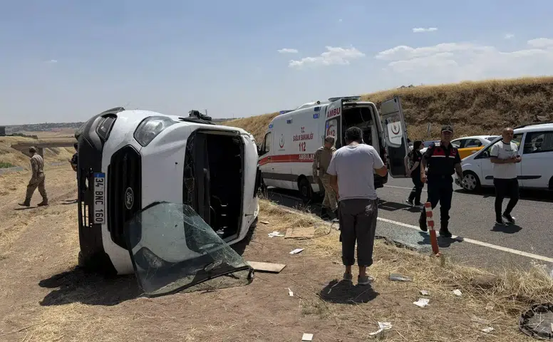 Bağlar'da rehabilitasyon servisi kaza yaptı 17 öğrenci dahil 19 kişi yaralandı