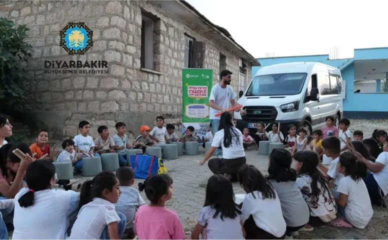 Gezici Müzik Atölyesi Diyarbakır'ın yollarını arşınlıyor: Çocuklar sanatla buluşuyor