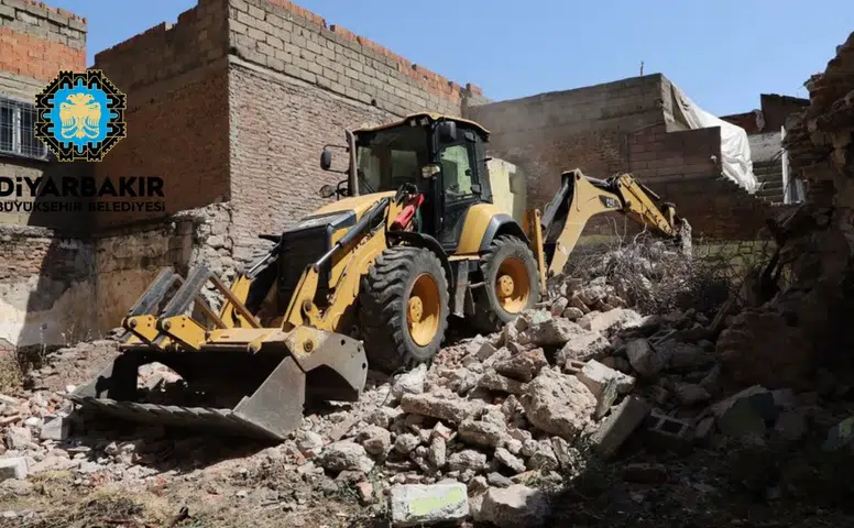 Diyarbakır'da çok sayıda bina yerle bir edildi: Güvenlik riski ortadan kaldırıldı
