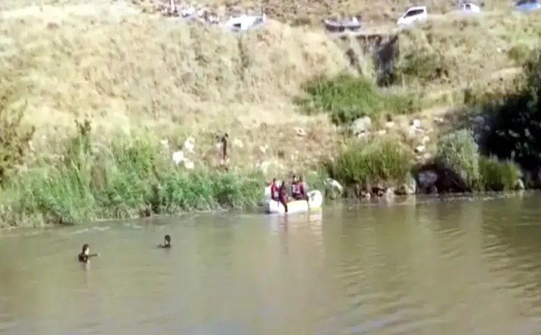 Diyarbakırlı ailenin yürek yakan dramı: Bir çocukları vefat etti, diğeri çayda aranıyor