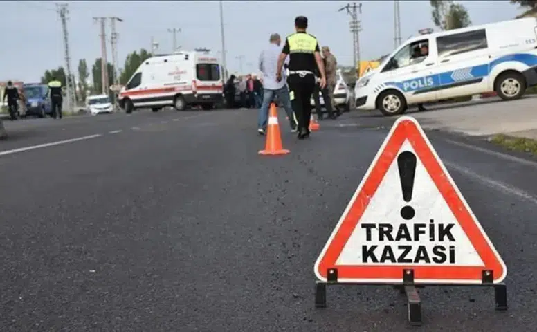 Diyarbakır-Bingöl yolunda minibüs devrildi: Bölgeye çok sayıda ambulans sevk edildi