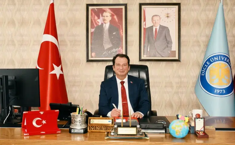 Diyarbakırlı şairin mirasına sahip çıkılıyor: Rektör Eronat 400 sayfalık eserin editörü oldu