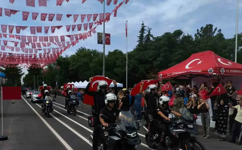 Diyarbakır'da Zafer Bayramı coşkusu: 104'üncü yıl dönümü törenlerle kutlandı