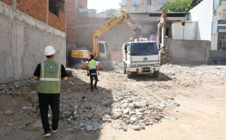 Diyarbakır'da metruk yapı operasyonu: 1 ayda 32 bina yerle bir edildi