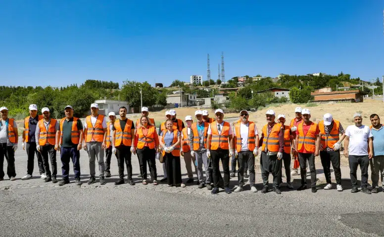 Yenişehir’de temizlik seferberliği mahalleye indi: Sıradaki durak Aziziye oldu