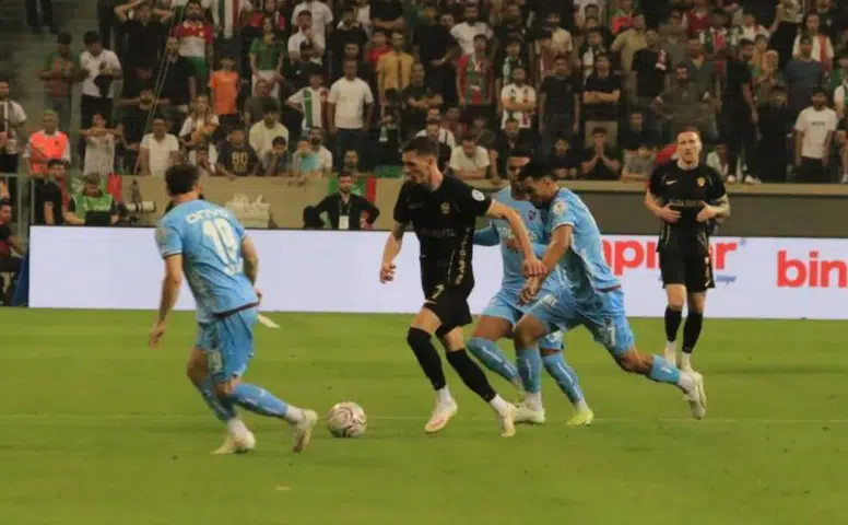 Amedspor Trabzonspor karşılaşmasında ilk yarı 1-1 berabere tamamlandı