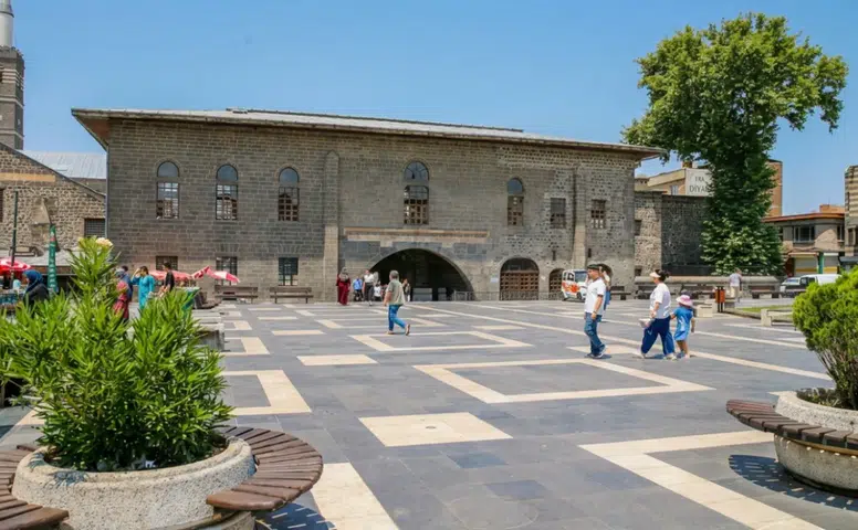 Diyarbakır'da 13 ilçede sıcaklık 40 derece ve üzerinde: Kavrulmaya devam