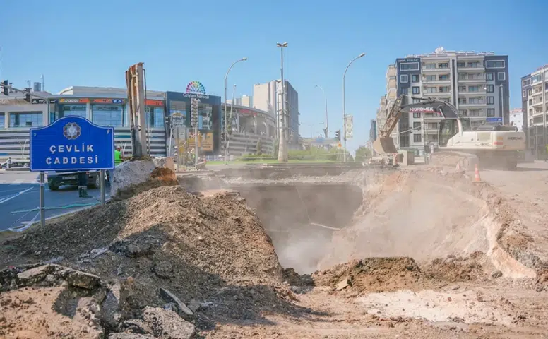 Diyarbakır'ın en işlek kavşağında su baskınına kalıcı çözüm: Çoğu bitti, azı kaldı