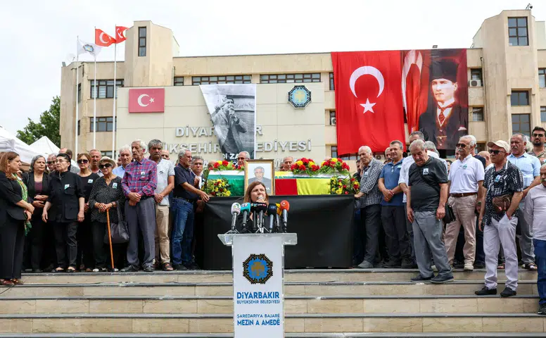 Mehdi Zana, 49 yıl önce başkan seçildiği belediyeden son kez uğurlandı