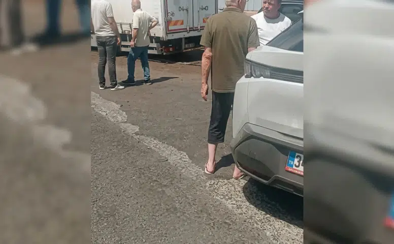 Diyarbakır-Şanlıurfa yolunda feci kaza: TIR ile otomobil çarpıştı, 1'i ağır 4 yaralı