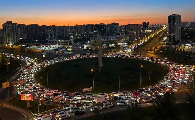 Diyarbakır'da sürücülerin dikkatine: Çok sayıda yol trafiğe kapatılacak, park yasağı gelecek