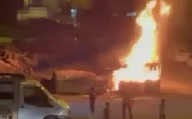 Bağlar Mevlana Halit Mahallesi'ndeki sitede yangın paniği İtfaiye ekipleri müdahale etti