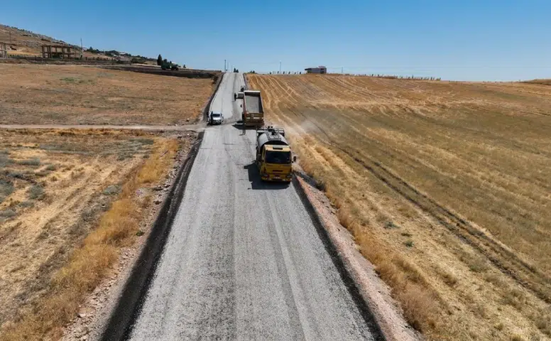 Diyarbakır'da 9 ilçede yol seferberliği: Kırsal mahallelere modern ulaşım
