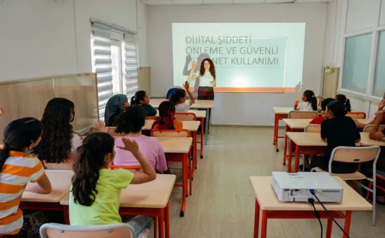 Diyarbakır’da çocuklara dijital şiddet dersi: Yapay zekâ tehlikesi de anlatıldı