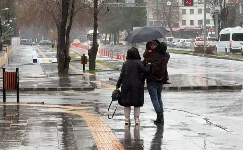 Meteoroloji saat verdi: Diyarbakır’da sağanak, bölgede fırtına