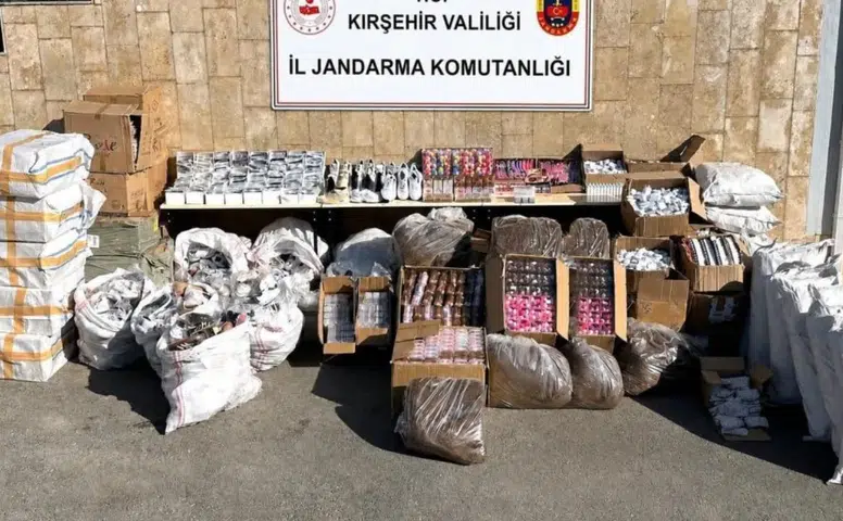 Diyarbakır'dan çıkan TIR'a 12.5 milyon TL'lik operasyon: İşte ele geçirilen malzemeler