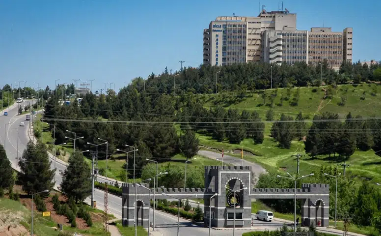 Dicle Üniversitesi'nden yatırım fırsatı: Kargo, pastane, kantin ve tarım arazileri kiraya veriliyor