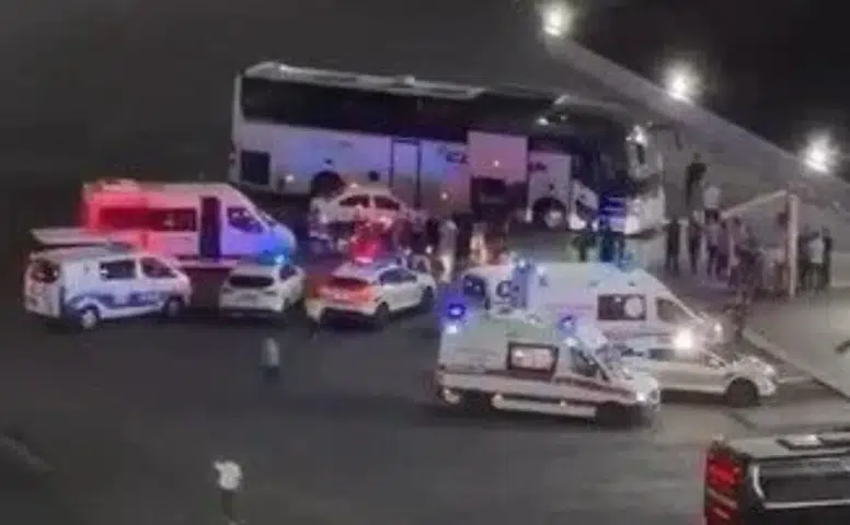 Otogarda yumruklar konuştu, polisin müdahalesi kameraya yansıdı