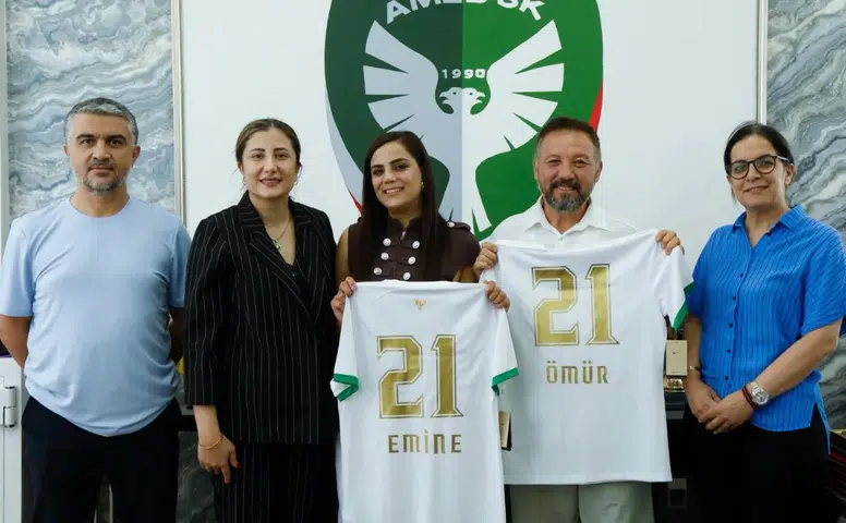 Amedspor forması giydiği için Trabzon'da saldırıya uğrayan aile kulüpte ağırlandı