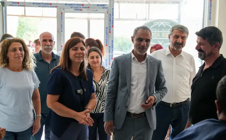 Diyarbakır'da Eşbaşkan Bucak'tan esnaf turu: Talepler yığıldı, not defteri doldu