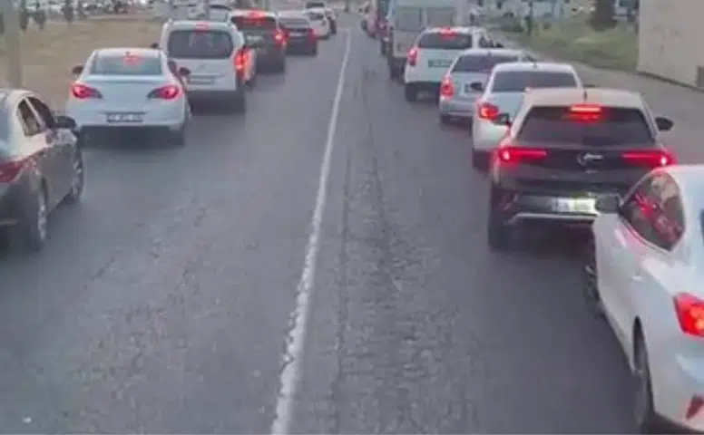 Diyarbakır'da itfaiyeye fermuar sistemiyle yol verdiler: Sürücülerden örnek davranış