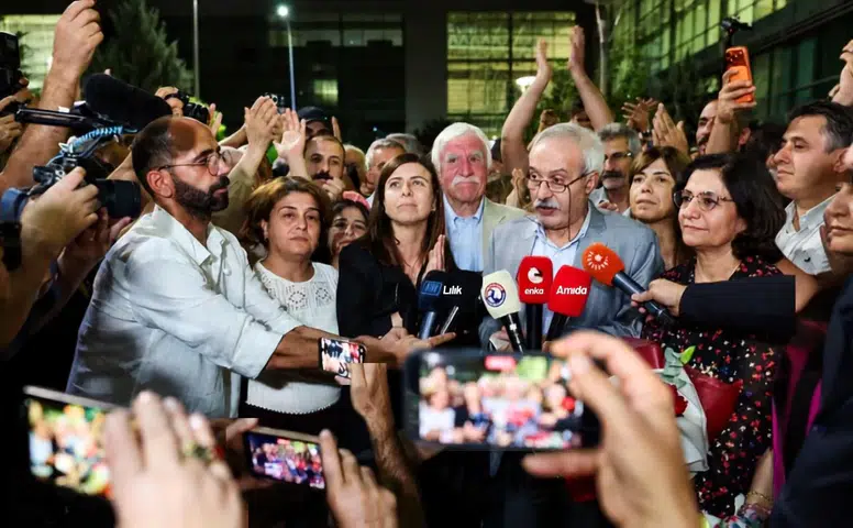 Selçuk Mızraklı Diyarbakır'da: Barışın toplumsal hafızaya işlemesi gerektiğini söyledi