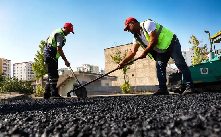 Diyarbakır'da iki cadde yeni bir görünüme kavuştu: 10 bin 400 ton asfalt serildi