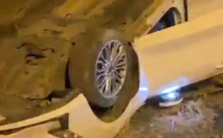 Diyarbakır'da kaza: Takla atan otomobilin sürücüsü hastaneye kaldırıldı