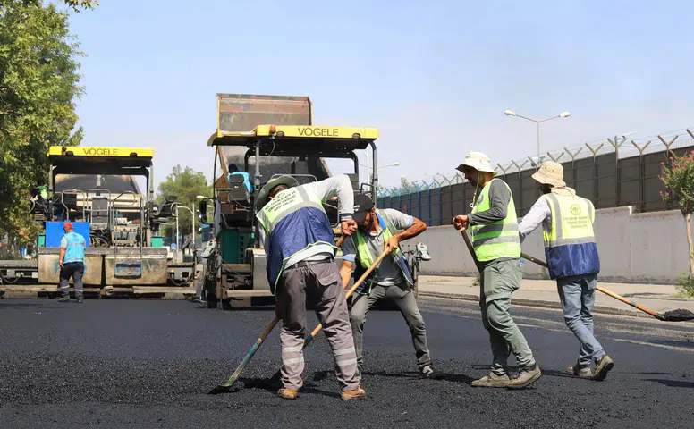 Diyarbakır’da Elazığ Bulvarı yenileniyor: Yol trafiğe kapatıldı