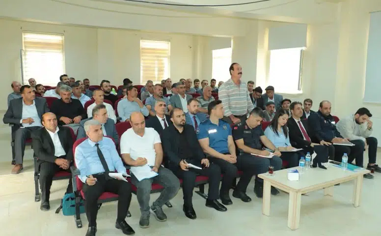 Çüngüş'te muhtarlar buluşması: İlçenin sorunları ve yeni yatırımlar masaya yatırıldı
