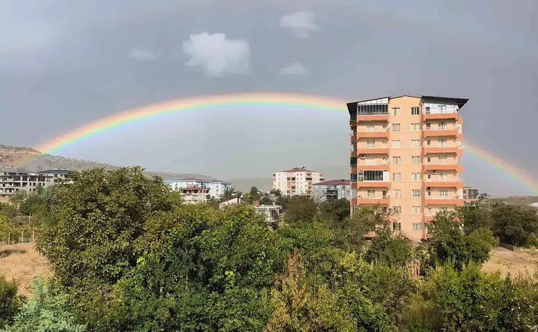 Diyarbakır Dicle'de yağmur sonrası gökkuşağı: Gökyüzünde görsel şölen yaşandı