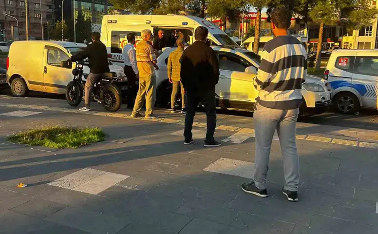 Diyarbakır Kayapınar'da trafik kazası kavgaya dönüştü: Cadde bir anda ringe döndü