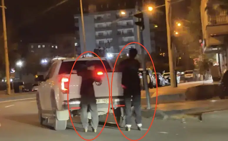 Diyarbakır Kayapınar'da yürekleri ağza getiren görüntü: Patenli çocukların tehlikeli