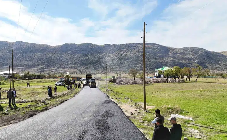 Diyarbakır Hani ile Elazığ arasındaki bağlantı yolu sıcak asfaltla yenilendi