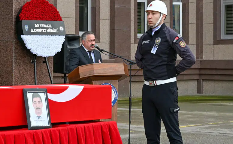 Diyarbakır'da görevli polis memuru Abdülkadir Bulut için hüzünlü veda töreni