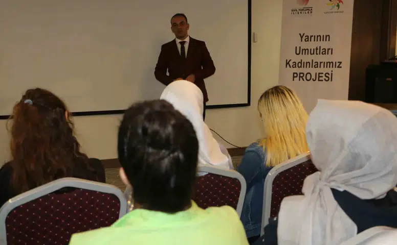Diyarbakır'da Yarının Umutları Kadınlarımız projesiyle kadınlara kapsamlı eğitim verildi