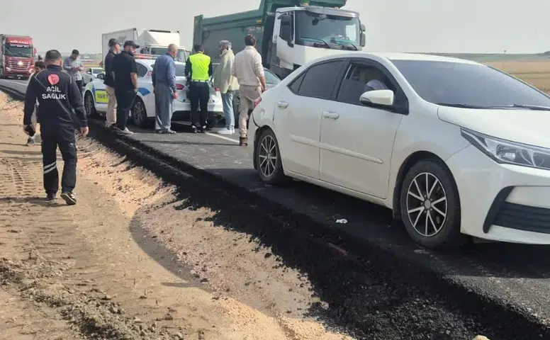 Diyarbakır Çınar yolunda zincirleme kaza: 3 araç birbirine girdi 7 kişi yaralandı