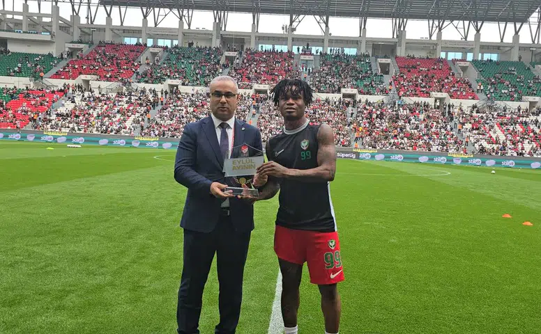 Amedsporlu Gift Orban'a Beşiktaş'a attığı o şık golle eylül ayının en iyisi ödülü