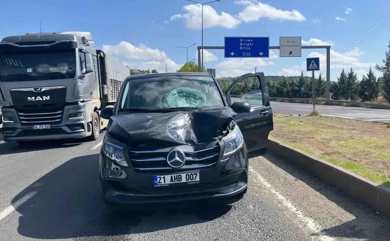Diyarbakır Sur ilçesinde trafik kazası: Yolun karşısına geçmek isteyen yaya ağır yaralandı