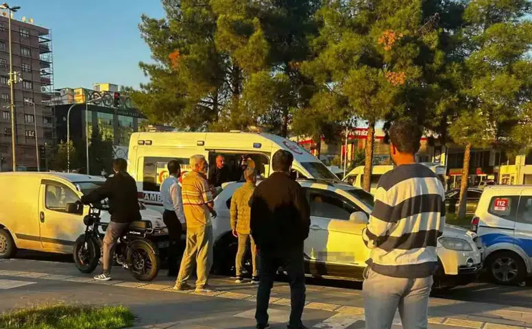 Diyarbakır Kayapınar'da trafik kazası kavgaya dönüştü: Cadde bir anda ringe döndü
