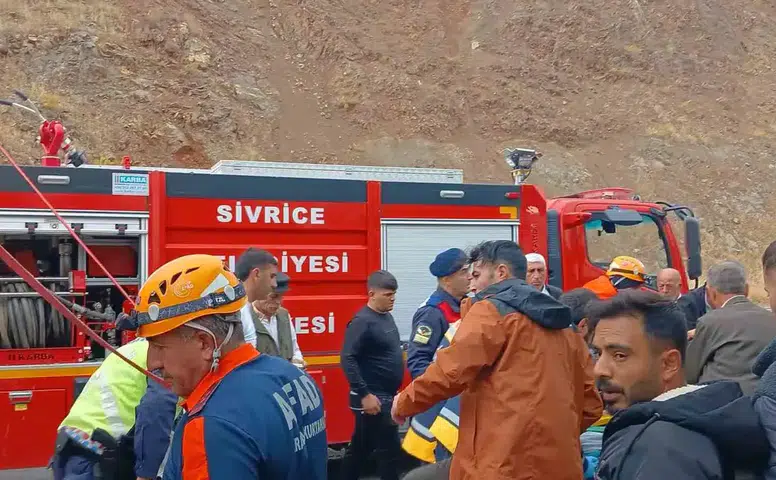 Elazığ-Diyarbakır yolunda feci kaza: Hayvan taşıyan TIR devrildi, çok sayıda telef var