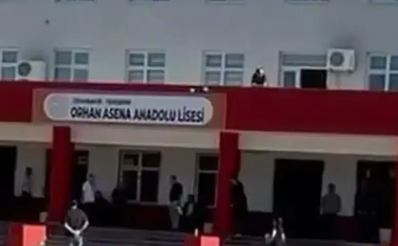 Diyarbakır'da KPSS heyecanı: Sınava yetişmeye çalışan öğrenci merdivenlerde fenalaştı