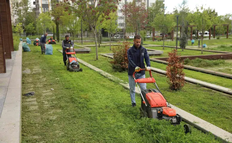 Diyarbakır'da yeşil alanlarda yaz seferberliği Parklar sezona hazır hale getiriliyor