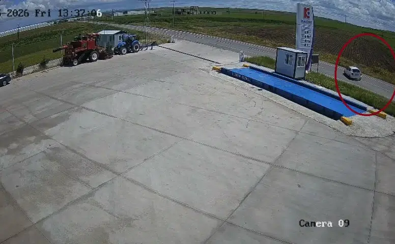 Bismil'de ailenin yolculuğu kabusa döndü Takla atan otomobilin kaza anı kamerada