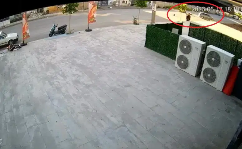Diyarbakır Silvan Bulvarı'nda yürekleri ağza getiren kaza anı güvenlik kamerasında